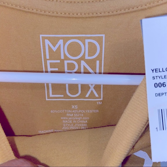 NWT. Dog Mom Short Sleeve Graphic T-Shirt. XS. - Picture 5 of 6